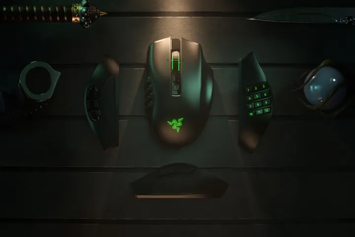 Razer%20Naga%20Pro%20with%20Swappable%20Side%20Plates%20Modular%20Wireless%20Gaming%20Mouse%20-%20Image%204