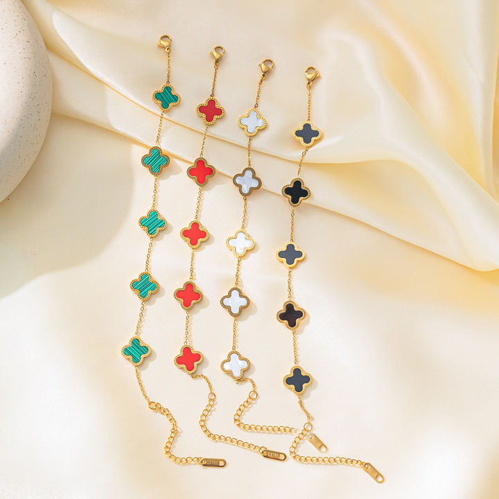 Stainless%20Steel%20Clover%20Jewellery%20Set%20for%20Girls%20&%20Women%20%E2%80%93%203%20Piece%20Set%20with%20Double-Sided%20Necklace,%20Bracelet%20&%20Earrings%20%7C%20Gold%20Color%20European%20Style%20-%20Image%205