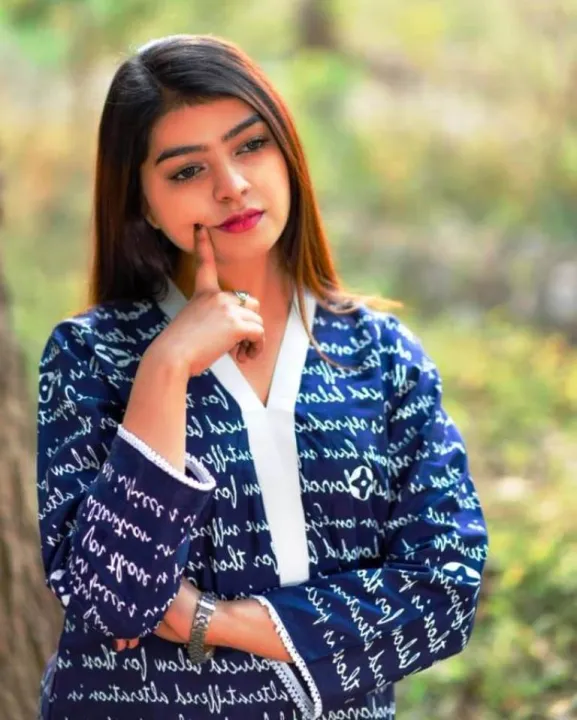 Dress%202%20PCs%20Signature%20Kurties%20and%20Shalwar%20Suit%20Ready%20to%20Wear%20for%20Girls%20and%20Women%20-%20Image%207