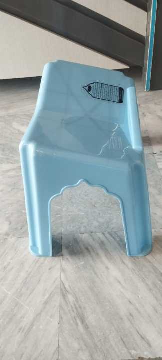 Plastic%20Reading%20Table%20for%20Books%20-%20Image%205