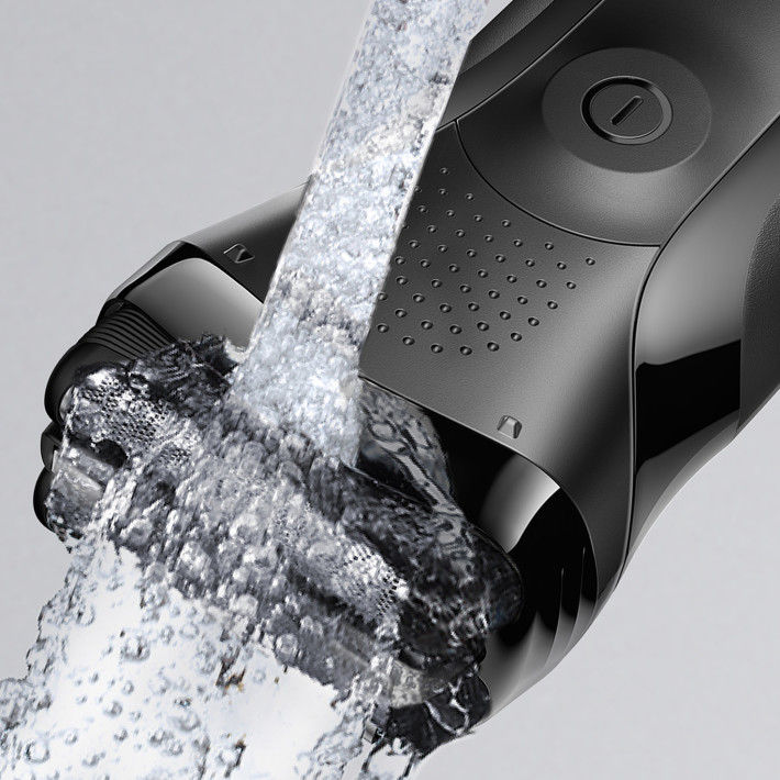 Braun%20Series%203%20Shave&Style%20300BT%20shaver%20with%20trimmer%20head%20and%205%20combs,%20black%20-%20Image%203
