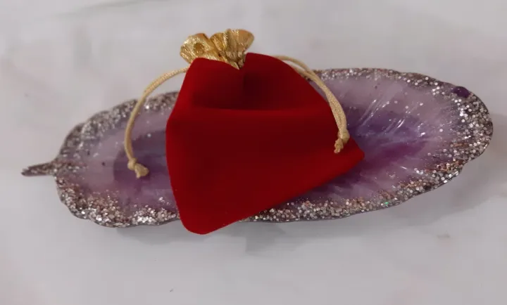 Stylish%20Red-Golden%20Velvet%20Nikkah%20Pouches%20%E2%80%93%2025%20Pcs%20Packet%20-%20Image%202
