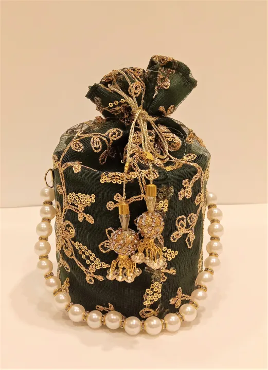 Bridal%20Bag%20Party%20Bag%20Bridal%20Clutch%20-%20Matching%20Mehndi%20Pouch%20for%20Bride%20&%20Bride%20Friends%20-%20Image%205