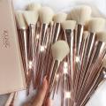 ICONIC LONDON MAKEUP BRUSH SET. 