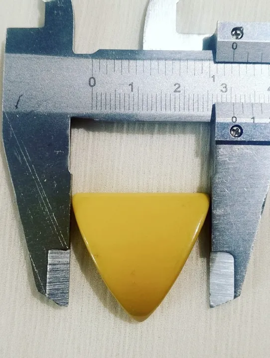 Acrylic%2030mm%20Triangular%20Yellow%20Large%20Two%20Sided%20Wholes%20Marble%20Beads%20for%20DIY%20Crafts%20-%20Pack%20of%2040gms%20-%20Ideal%20for%20DIY,%20Crafting,%20Jewelry%20Making,%20Jewelry,%20and%20Dress%20Accessories.%20-%20Image%203