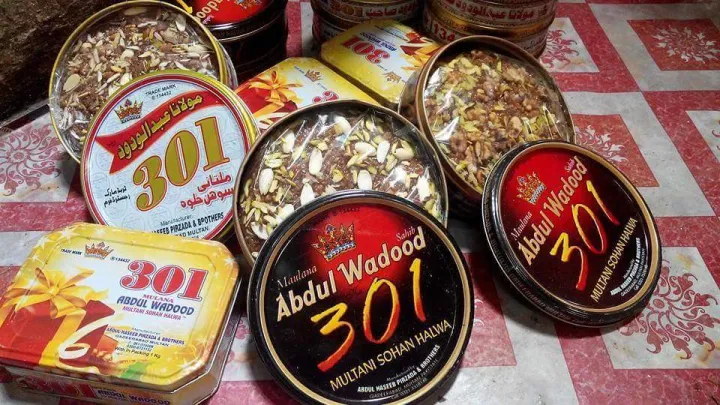 Hafiz%20Abdul%20Wadood%20Badami%20Multani%20Sohan%20Halwa%20Desi%20Ghee%2001%20Kilogram%201000g%20%20Haroon's%20Group%20-%20Image%203