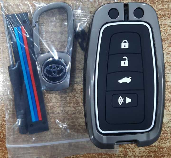 Toyota%20Corolla%20Cross%20Metal%20%20Key%20cover%20with%20Keychain%20-%20Image%202