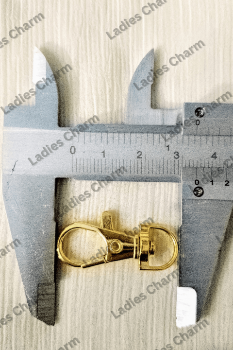 Swivel%20Clasp%20Gold%20and%20Silver%20Trigger%20Snap%20Hook%20-%2034mm%20Gold%20and%2037mm%20Silver%20Metal%20Buckle%20Clips%20for%20Keychains,%20Bags,%20DIY%20Crafting%20(6,%2012,%2024%20pcs)%20-%20Image%205