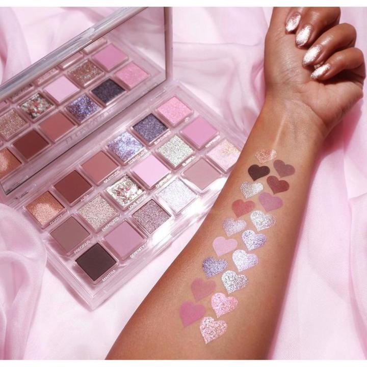 Eye Shadow Palette Matt And Shimmery New Trendy Color Glittery eye Shadow palette (Best Quality)