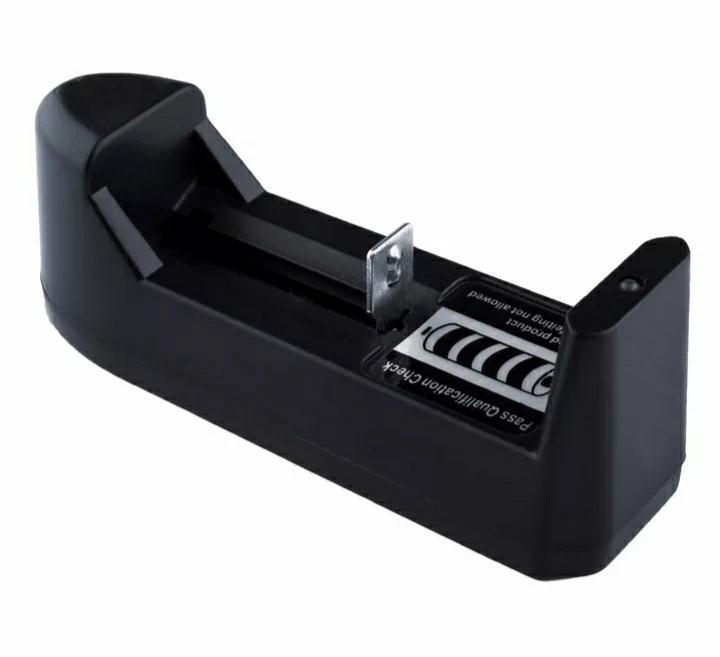 Universal%20Single%20Cell%203.7%20V%20Lithium-Ion%20Battery%20Charger%20For%2018650,16340,14500%20Cells%20AA%20AAA,%20-%20Image%205