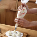Disposable Piping Bags 100/25 Cake Decorating Bag with 5 Stainless Steel Nozzles 25pcs 100pcs Cake Making Tools Piping bags. 