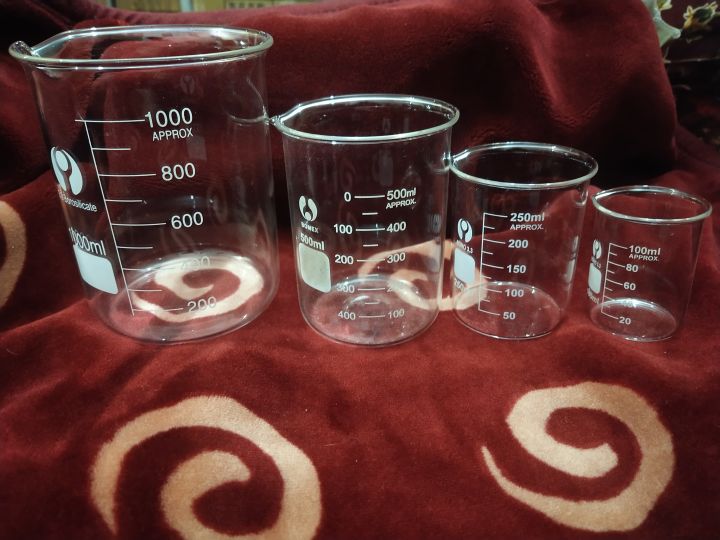 1 pcs Glass Beaker 100ml, 250ml, 500ml 1000ml Low Form Griffin, Borosilicate 3.3 Glass, marking Scale, Graduated. Glass Beaker 1 pcs High Quality, Laboratory use Random Company