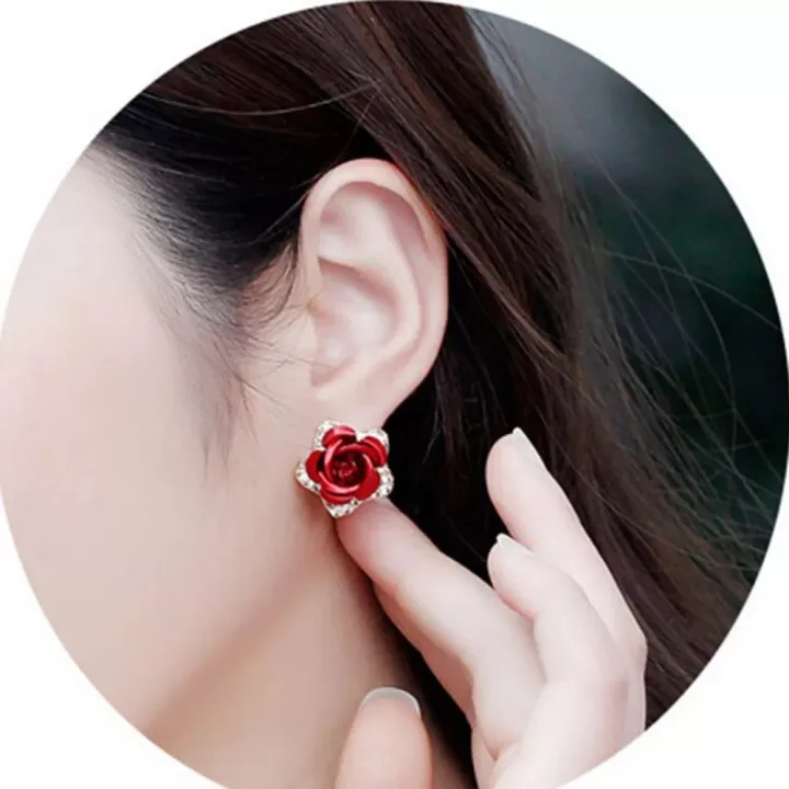 Fashionable%20Floral%20Stud%20Earrings%20-%20Image%206