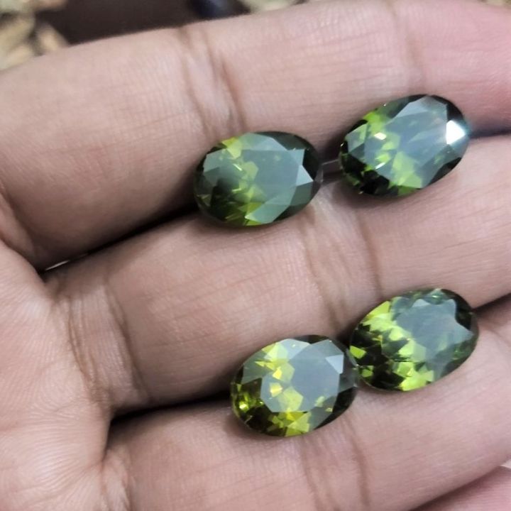 Original%20Zircon%20Stone%20Green%20Color%2012.0%20crt%20%C2%B1%201crt%20Gems%20Stone%20for%20ring%20round%20shape%20stone%20-%20Image%204