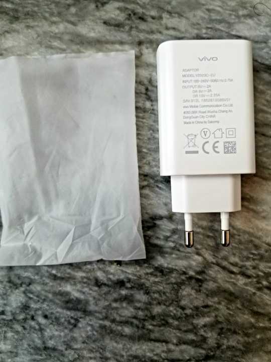 VIVO%20Y20%20,Y20i%20,%20S1,%20Z1%20PRO%20Y17%20CHARGER%20DUAL%20ENGINE%20FAST%20CHARGING%209V%202A%20/%2018W%20with%20Vivo%20ORg%20Cable%20-%20Image%203