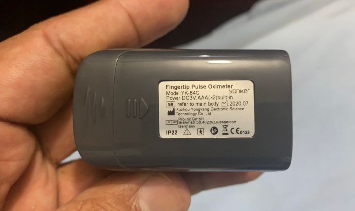Yonker%20Finger%20Pulse%20Oximeter%20-%20Image%203
