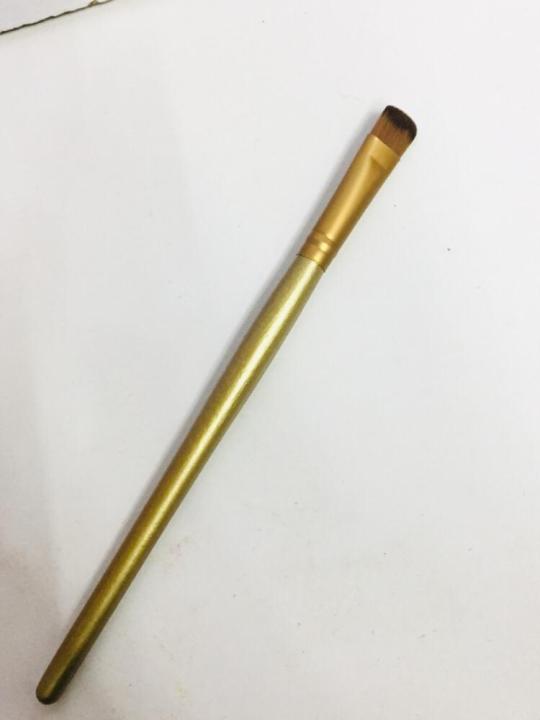 Flate Brush For Concealer