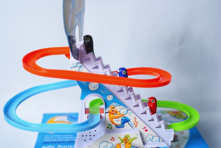 Penguin%20Slider%20Racing%20Toy%20Battery%20Operated%20-%20Image%203