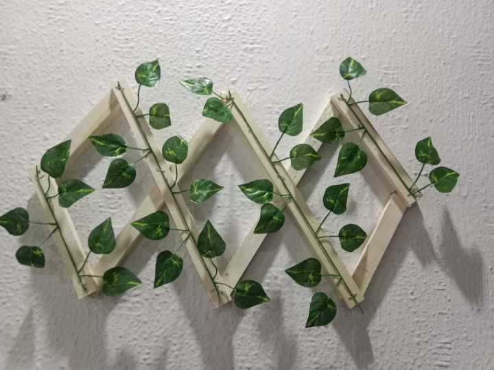 Retractable%20Wooden%20Fence%20with%20Green%20Leaf-Artificial%20Wooden%20Green%20Leaf%20Fence%202%20feet%20(24%20inches)-Small%20Retractable%20Money%20Plant%20Leaves%20Fence-%20Bail%20of%20leaves%20-%20Wood%20Vines%20Climbing%20Frame%20Gardening%20Plant%20Home%20Decoration%20Size%202%20feet%20-%20Image%203