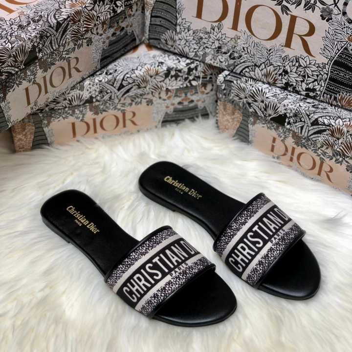 Good Will Store Simple Casual Non Slip Plain Black Slippers for Women And Girls