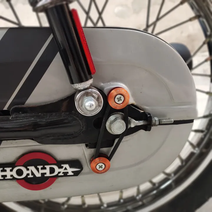 MOTORCYCLE%20%20chain%20cover%20fancy%20nut/screw%20-%20Image%204