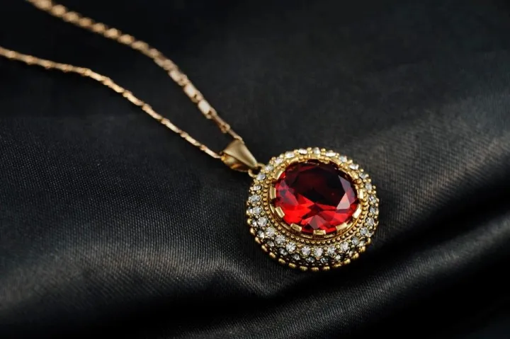 Antique%20Red%20Pendent%20-%20Image%205