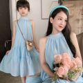 Bailu Zhang Bichen Mai Xiaodeng with the same halterneck parent-child summer dress mother and daughter beach skirt French long skirt. 
