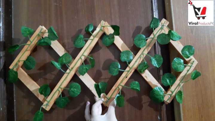 Retractable%20Wooden%20Fence%20with%20Green%20Leaf-Artificial%20Wooden%20Green%20Leaf%20Fence%202%20feet%20(24%20inches)-Small%20Retractable%20Money%20Plant%20Leaves%20Fence-%20Bail%20of%20leaves%20-%20Wood%20Vines%20Climbing%20Frame%20Gardening%20Plant%20Home%20Decoration%20Size%202%20feet%20-%20Image%204