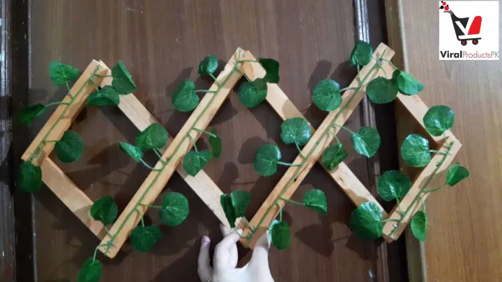 Retractable%20Wooden%20Fence%20with%20Green%20Leaf-Artificial%20Wooden%20Green%20Leaf%20Fence%202%20feet%20(24%20inches)-Small%20Retractable%20Money%20Plant%20Leaves%20Fence-%20Bail%20of%20leaves%20-%20Wood%20Vines%20Climbing%20Frame%20Gardening%20Plant%20Home%20Decoration%20Size%202%20feet%20-%20Image%204