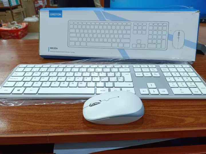 OMOTON%20Wireless%20Keyboard,%20Ultra%20Slim%20Computer%20Keyboard%20with%20Numeric%20Keypad%20for%20Computers,%20Desktops,%20PCs,%20%7C%20WK002%20%7C%20With%206%20months%20warranty%20-%20Image%202