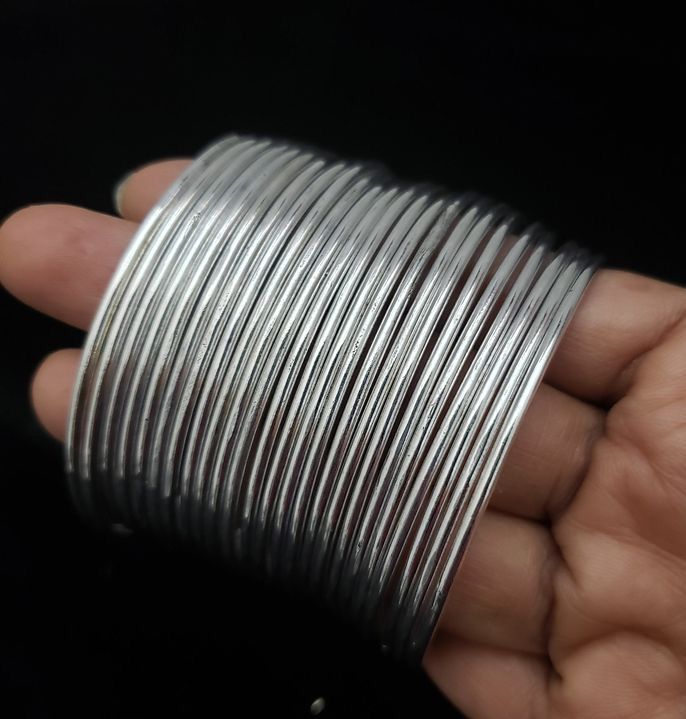 ladies%20churiyan%20-%20silver%20golden%20colour%20glass%20ladies%20bangles%20set%201%20dozen%2012%20churiyan%20-%20Image%205