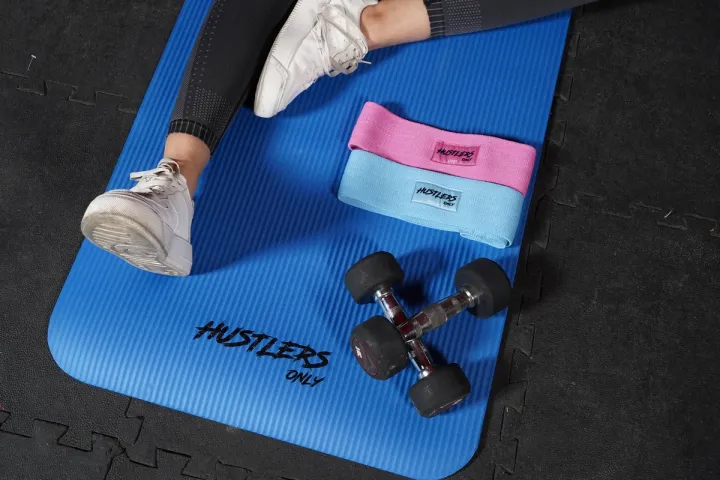 Hustlers%20Yoga%20Mat%20-%20Imported%20Spot%20Clean%20Yoga%20Matt%20-%208mm%20thick%20-%20L:%2070%20x%20%20W:%2024%20-%203.15lbs%20-%2080%25%20thermoplastic%20elastomer/20%25%20rubber%20-%20Sea%20Blue%20-%20Image%205