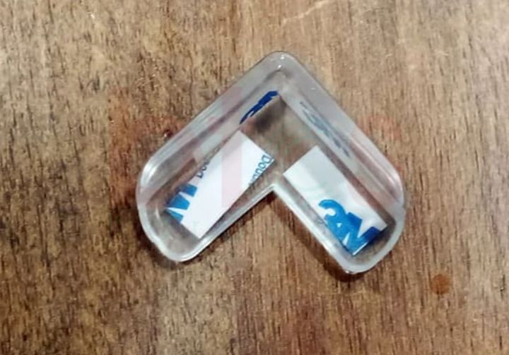 4%20Pcs%20Silicon%20Table%20Corner%20Edge%20Protector%20-%20Image%203