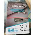 USB 3.1 Gen 1 BAR Plus Flash Drive 64GB/32GB/16GB. 