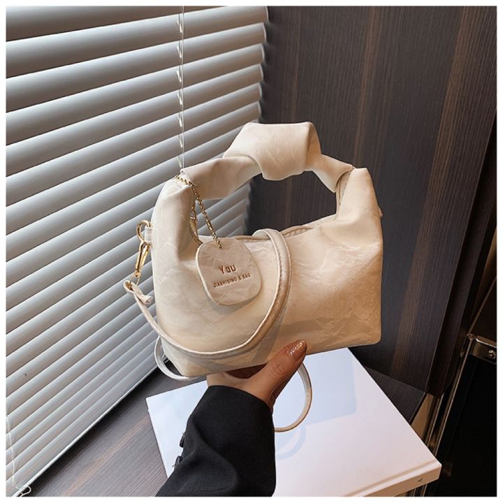 PU Leather Handbag Trendy Half-Moon Shape Small Size Shoulder Bag Fashionable Design Casual Style Tote Bag for Traveling