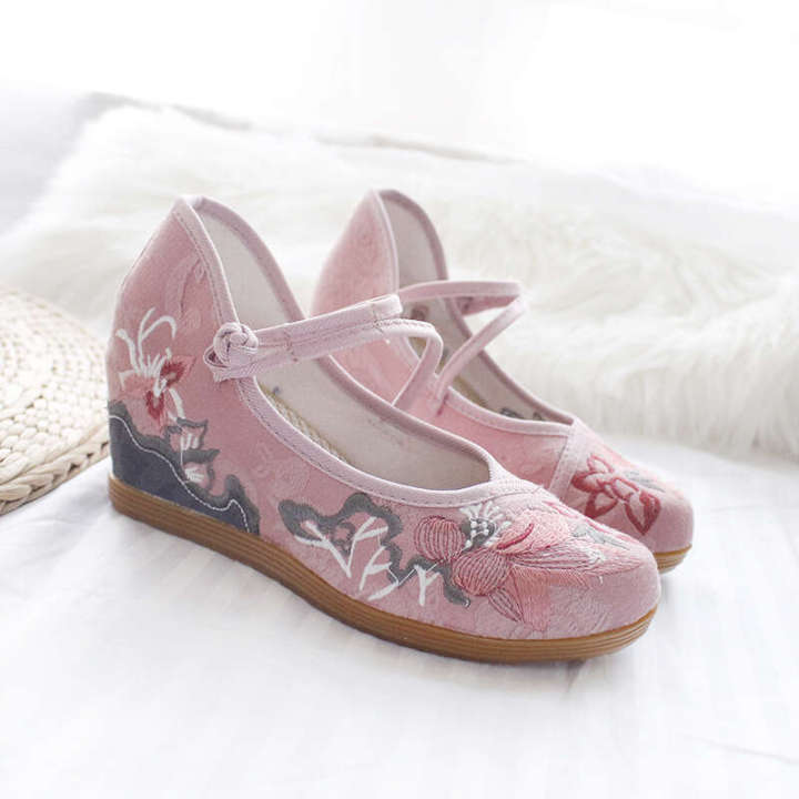 Old%20Beijing%20Ethnic%20Cloth%20Embroidered%20Women's%20Hanfu%20Shoes%20Ancient%20Style%20Elevated%20Slope%20High%20Heels%20-%20Image%207