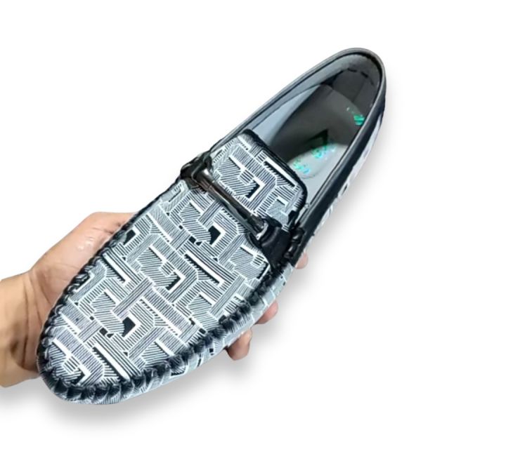 Formal  shoes for men in white color self print design