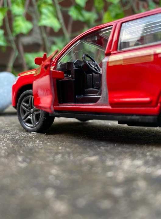 Prado%20Die%20Cast,%20Lexus%20570%20Detailed,%20Pull%20Back,%20No%20Easy%20to%20break,%20Hatch%20Back%20viechle%20-%20Image%202