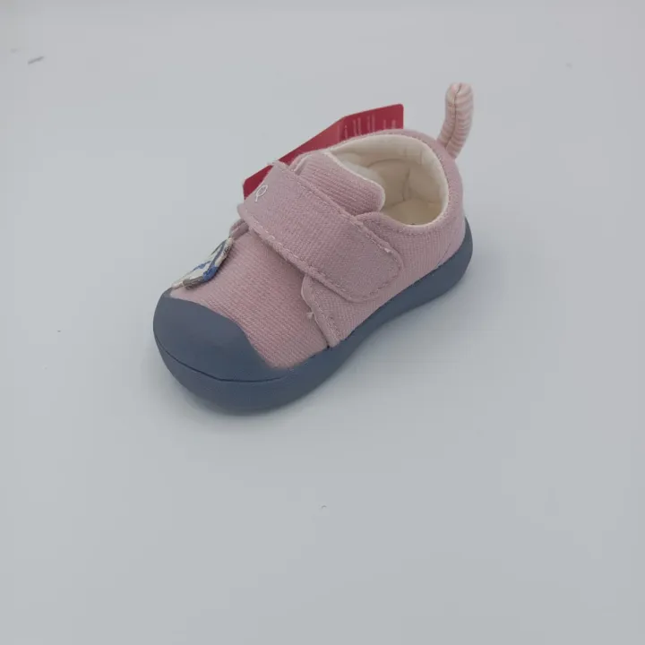 Baby%20Soft%20Walking%20Shoes%20%E2%80%93%20Milk%20Bottle%20Patch,%20Comfortable%20Toddler%20Sneakers%20-%20Image%202