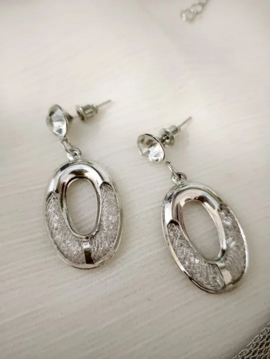Elegant%20Silver%20Jewelry%20Combo%20Set%20for%20Women%20%7C%20Jewelry%E2%80%93%20Necklace,%20Earrings%20&%202%20Sets%20of%20Bangles%20%7C%20Stylish%20Party%20Wear%20Fashion%20Set%20%7C%20Gift%20Set%20for%20Girls%20&%20Ladies%20-%20Image%206