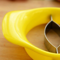 Mango Cutter - Off White. 