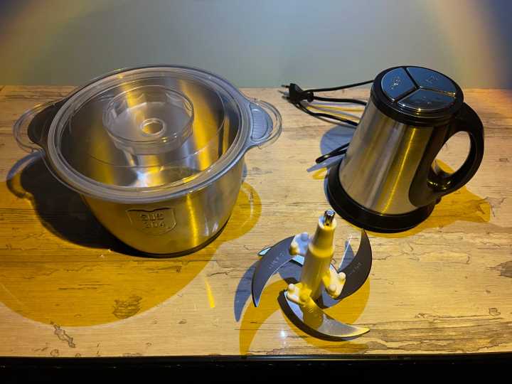 Multi-Function%20Electric%20Meat%20Grinder%20&%20Chopper%20%7C%20300W%20Powerful%20Motor%20%7C%203L%20Capacity%20%7C%20Stainless%20Steel%20Blades%20%7C%20Versatile%20Food%20Processor%20-%20Image%206
