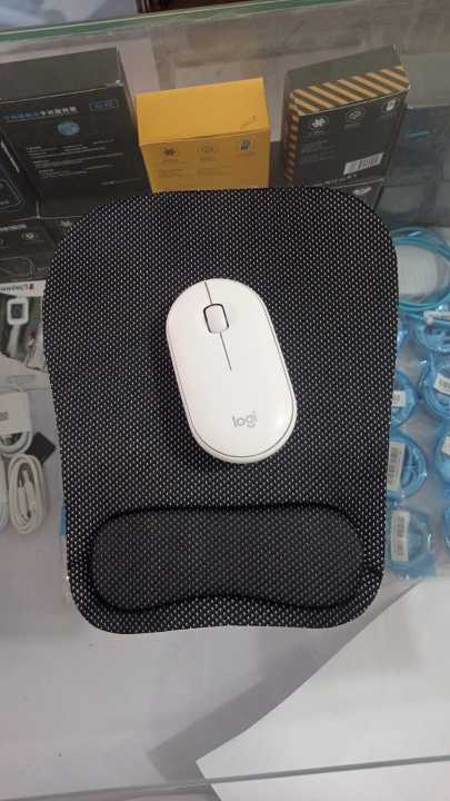 Mouse%20Pad%20with%20Wrist%20Support%20Rest%20%E2%80%93%20Comfortable%20Non-Slip%20Computer%20Mouse%20Mat%20Ergonomic%20plus%20RGB%20keyboard%20-%20Image%207