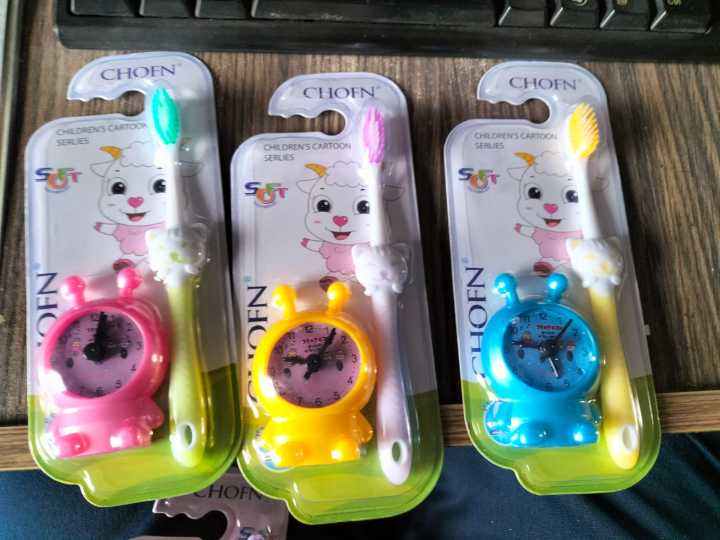 Kids%20Toothbrush%20With%20Toy%20-%20Premium%20Quality%20Imported%20Tooth%20Brush%20For%20Kids%20Fresh%20Doctor%20Chofn%20%20Kids%20Tooth%20Brush%20With%20Toy%20-%20Image%204