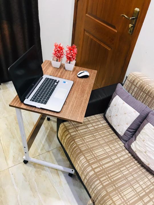Portable%20Wooden%20Laptop%20Side%20Table%20And%20Study%20Table%20With%20Multi-Functional%20Uses%20-%20Image%2010