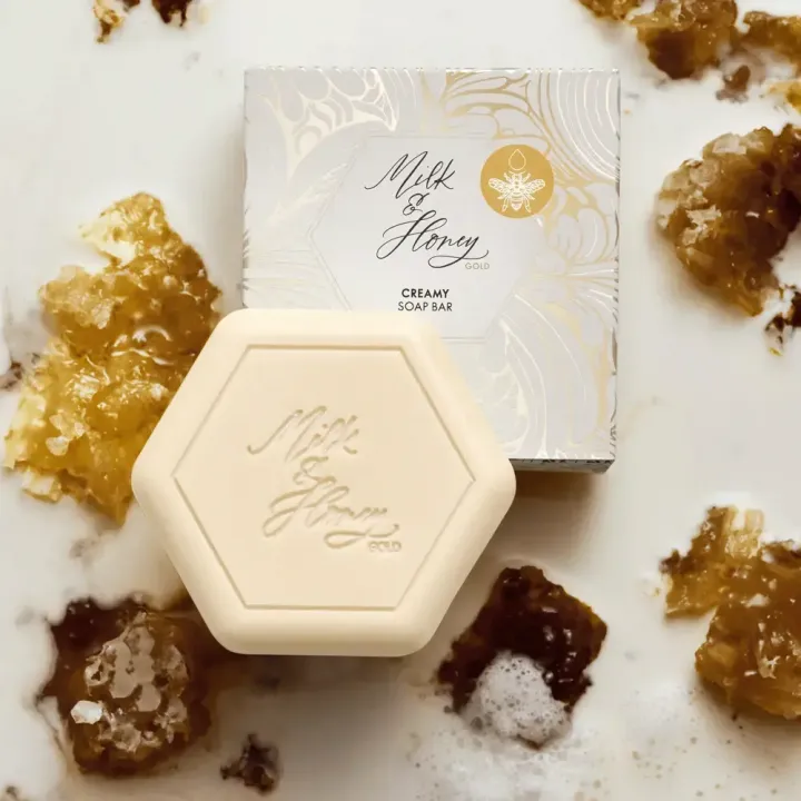 Oriflame%20Milk%20&%20Honey%20Gold%20Creamy%20Soap%20Bar%20%7C%20Moisturizing%20Brightening%20Bath%20Soap%20for%20Soft,%20Glowing%20Skin%20%E2%80%93%20100g%20-%20Image%204