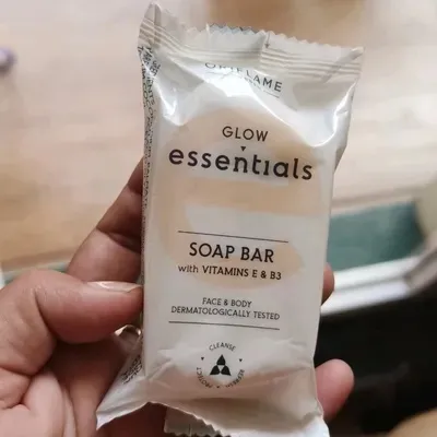 Soap%20GLOW%20essentials%20SOAP%20BAR%20with%20VITAMINS%20E%20&%20B3%20-%20Image%207