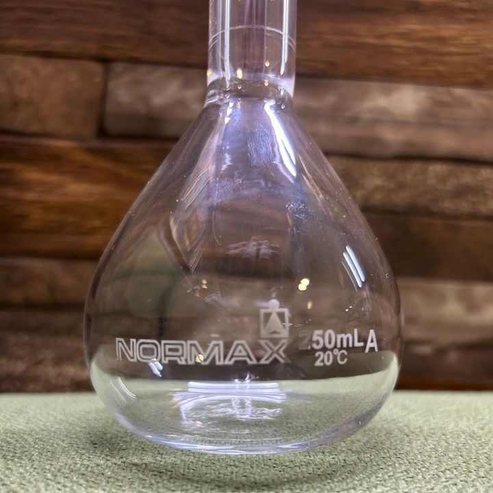 Volumetric%20Flask,%20250ml%20%E2%80%93%20Clear-Fitted%20with%20Polypropylene%20Stopper%20-%20Class%20A,%20Tolerance%20%C2%B10.10%20ml%20-%20White%20Graduation%20Mark%20-%20Borosilicate%20Glass%20%E2%80%93NORMAX%20-%20Image%202