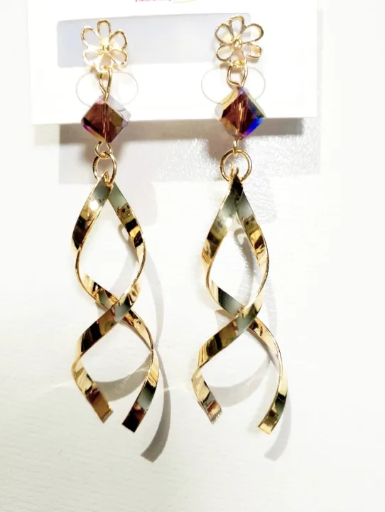 Choose%20Your%20Own%20Pair%20of%20Latest%20Fashion%20Earrings%20%7C%20Trendy%20Gold-Tone%20Earrings%20Set%20for%20Girls%20&%20Women%20-%20Image%205