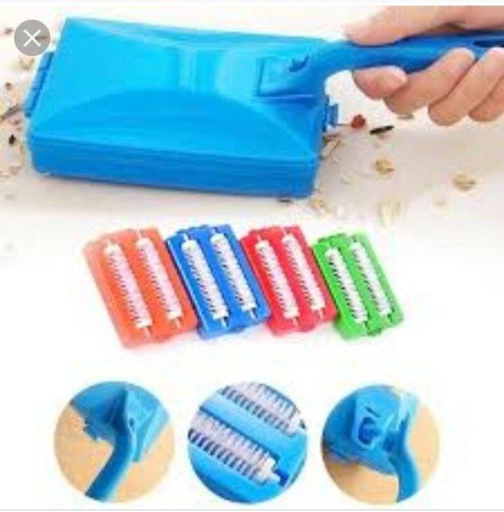 Manual hand vacuum cleaner rollers